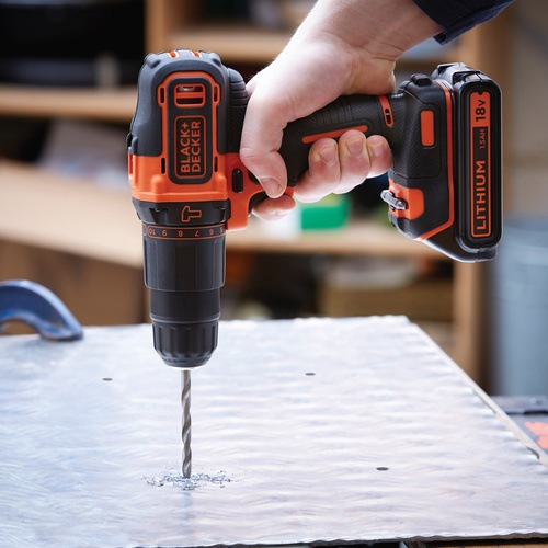 Black and Decker - 18V Hammer Drill with 2x 15Ah Batteries Charger 160 Accessories and Click  Connect Box - BCD700BAST
