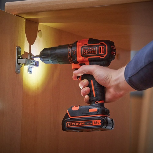 Black and Decker - 18V Hammer Drill with 2x 15Ah Batteries Charger 160 Accessories and Click  Connect Box - BCD700BAST