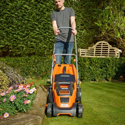 Black and Decker - 1600W 38cm Electric Lawn Mower with Compact and Go - EMAX38I