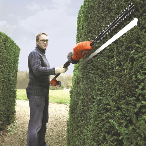 battery powered pole hedge trimmer