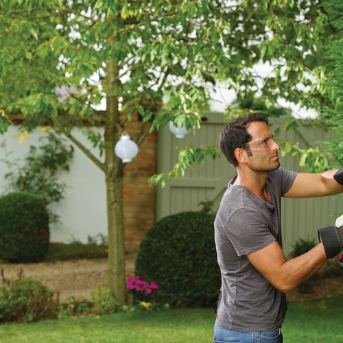 black and decker cordless hedge trimmer 18v
