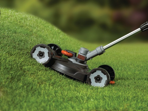 Black and Decker - 28cm 18V Lithiumion 3IN1 Strimmer Grass Trimmer - STC1820CM