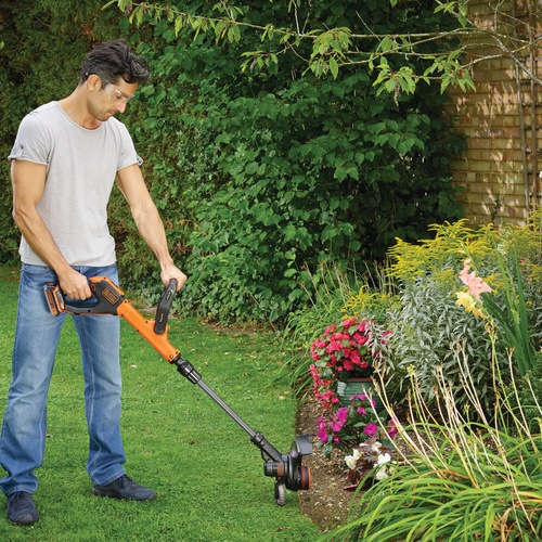Black and Decker - 28cm 18V Lithiumion AFS Strimmer Grass Trimmer - STC1820PC