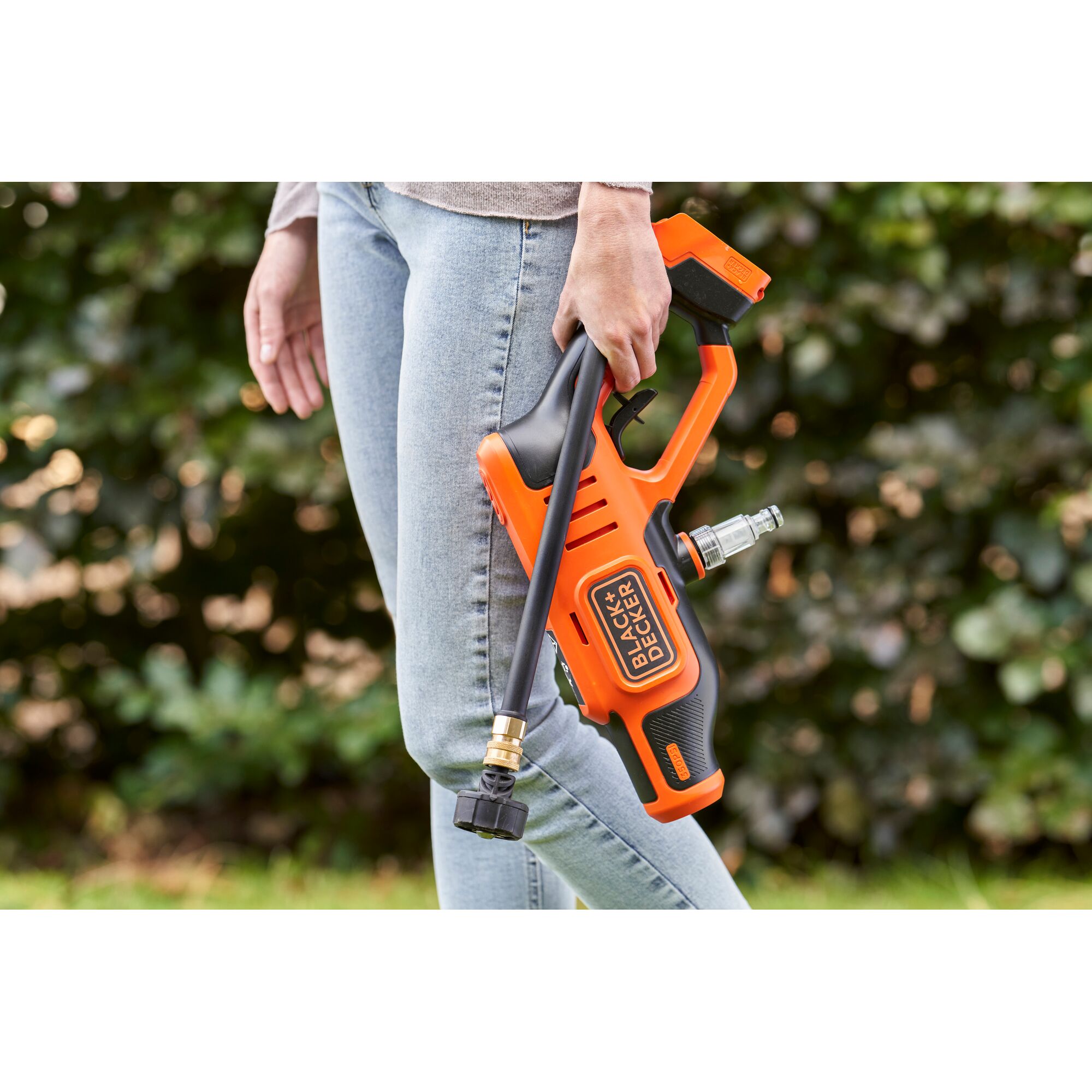 18V Pressure Cleaner with 2Ah Battery & 1A Charger | BLACK+DECKER
