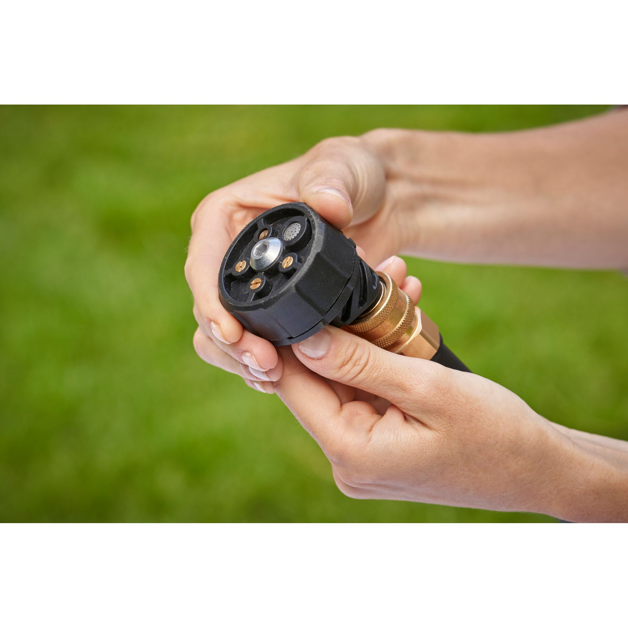 18V Pressure cleaner with 2Ah battery & 1A charger | BLACK+DECKER