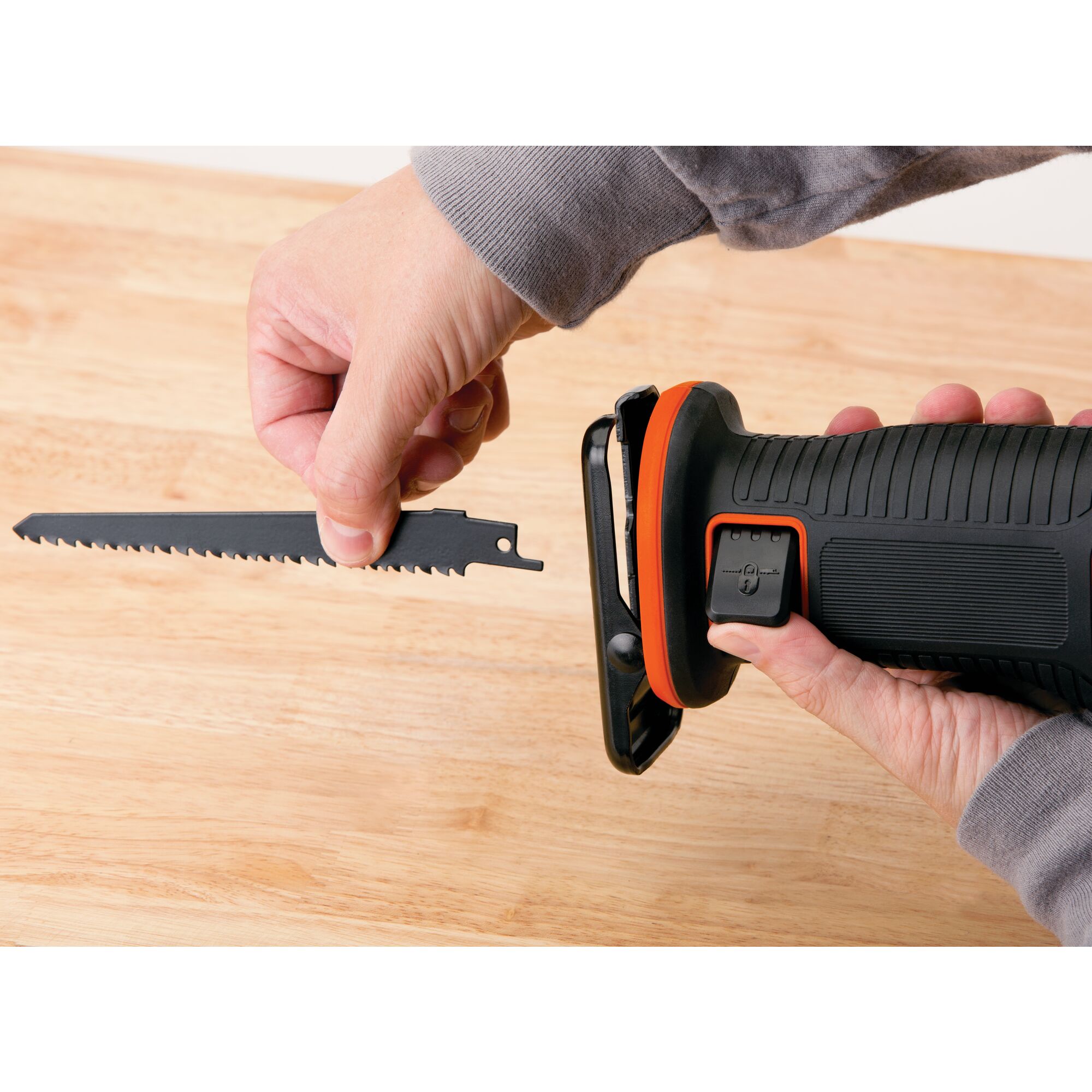 Battery store recip saw
