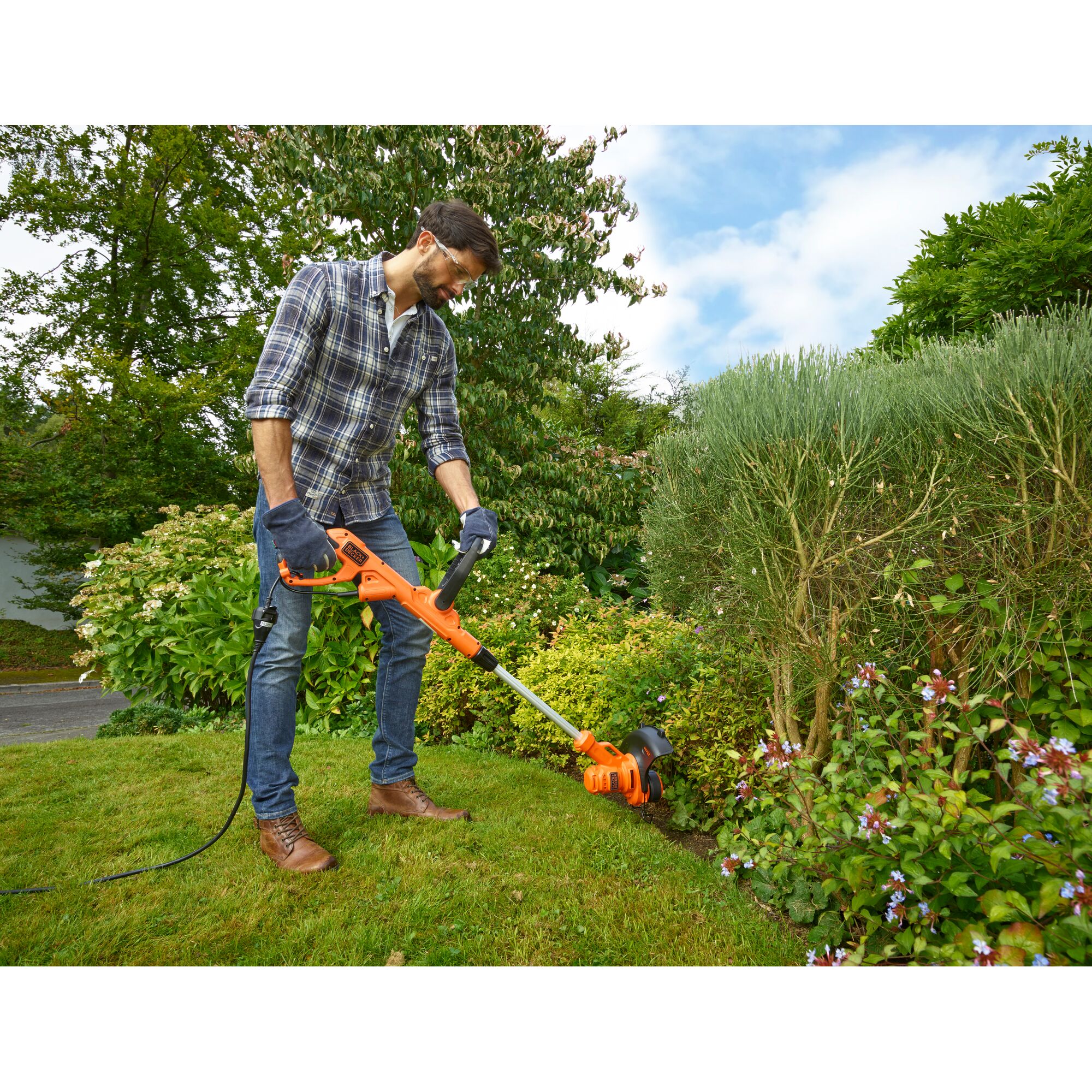 450W Electric STRIMMER® 25cm String Trimmer With AFS® | BLACK+DECKER