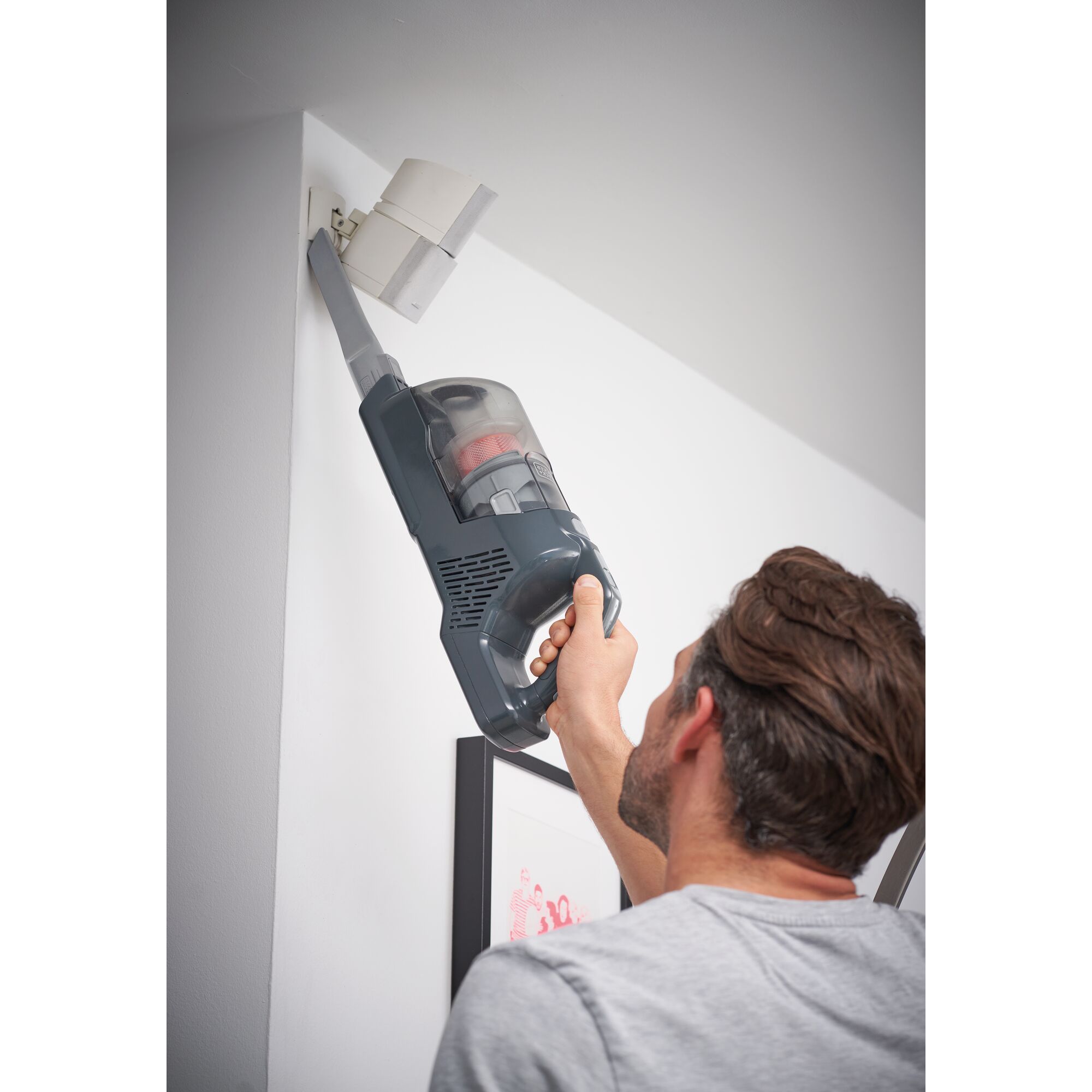 18V 2-in-1 Stick Vacuum with Integral 2Ah Battery | BLACK+DECKER