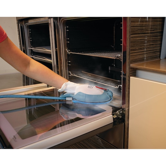 BLACKDECKER BHSM1610DSM steam cleaning glove in use, cleaning oven door glass.