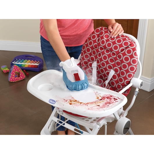 BLACKDECKER BHSM166DSM steam cleaning glove cleaning stained high chair tray, close-up angle.