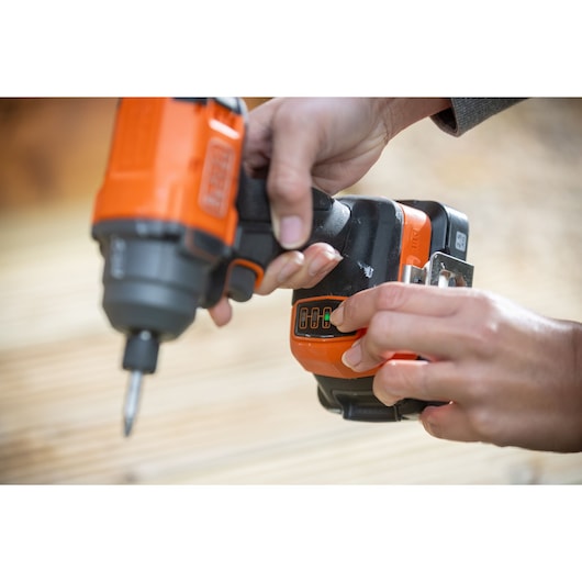 Close-up photo of BLACKDECKER cordless drill BLIM78N in use, showing battery level indicator.