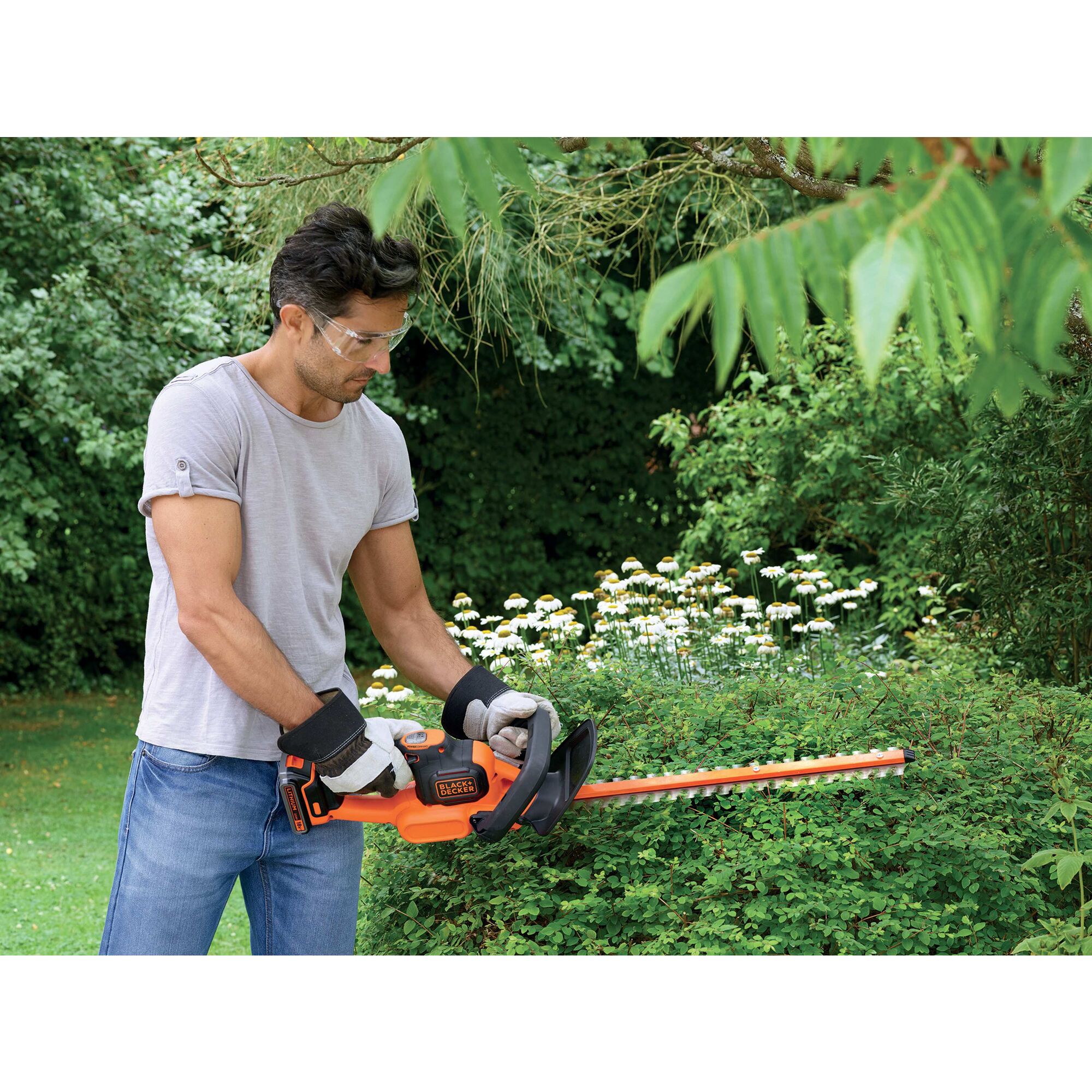 18V 45cm 2Ah POWERCOMMAND Hedge Strimmer BLACK DECKER