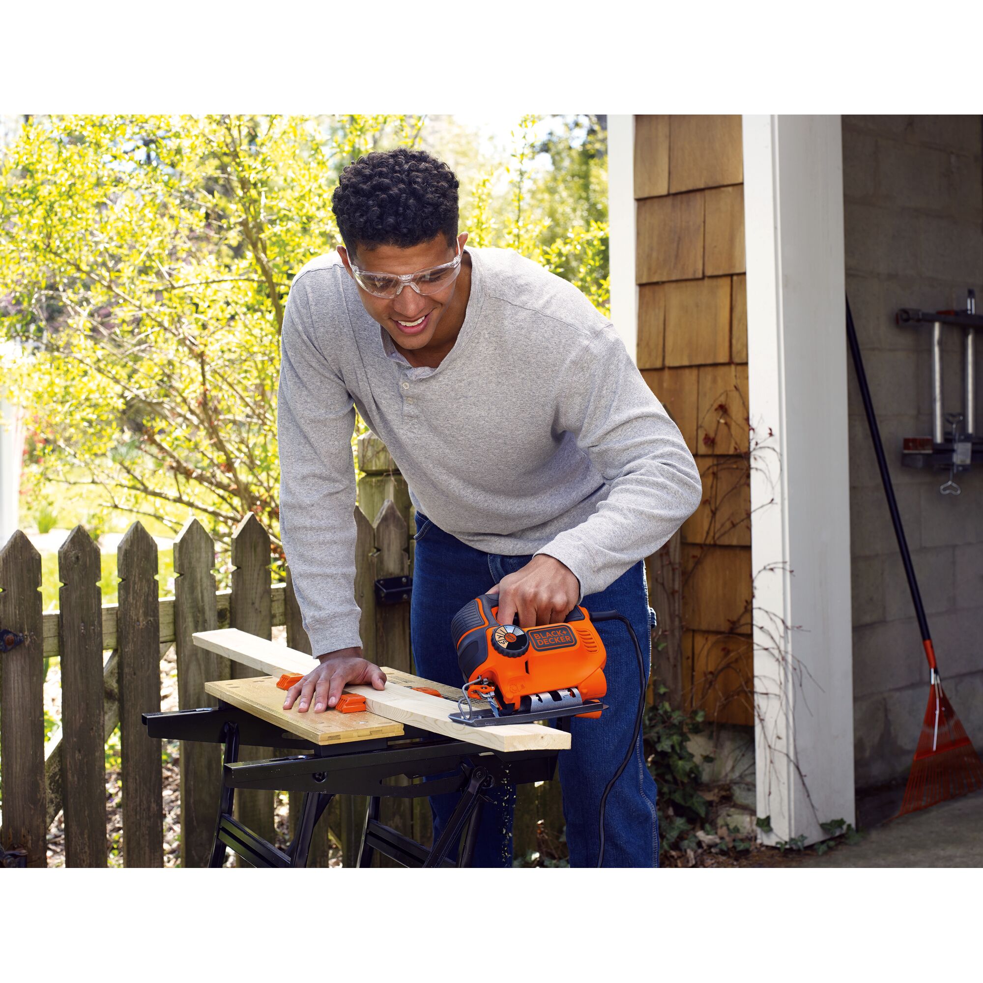 550W AUTOSELECT® Pendulum Jigsaw with blade and Kit box | BLACK+DECKER