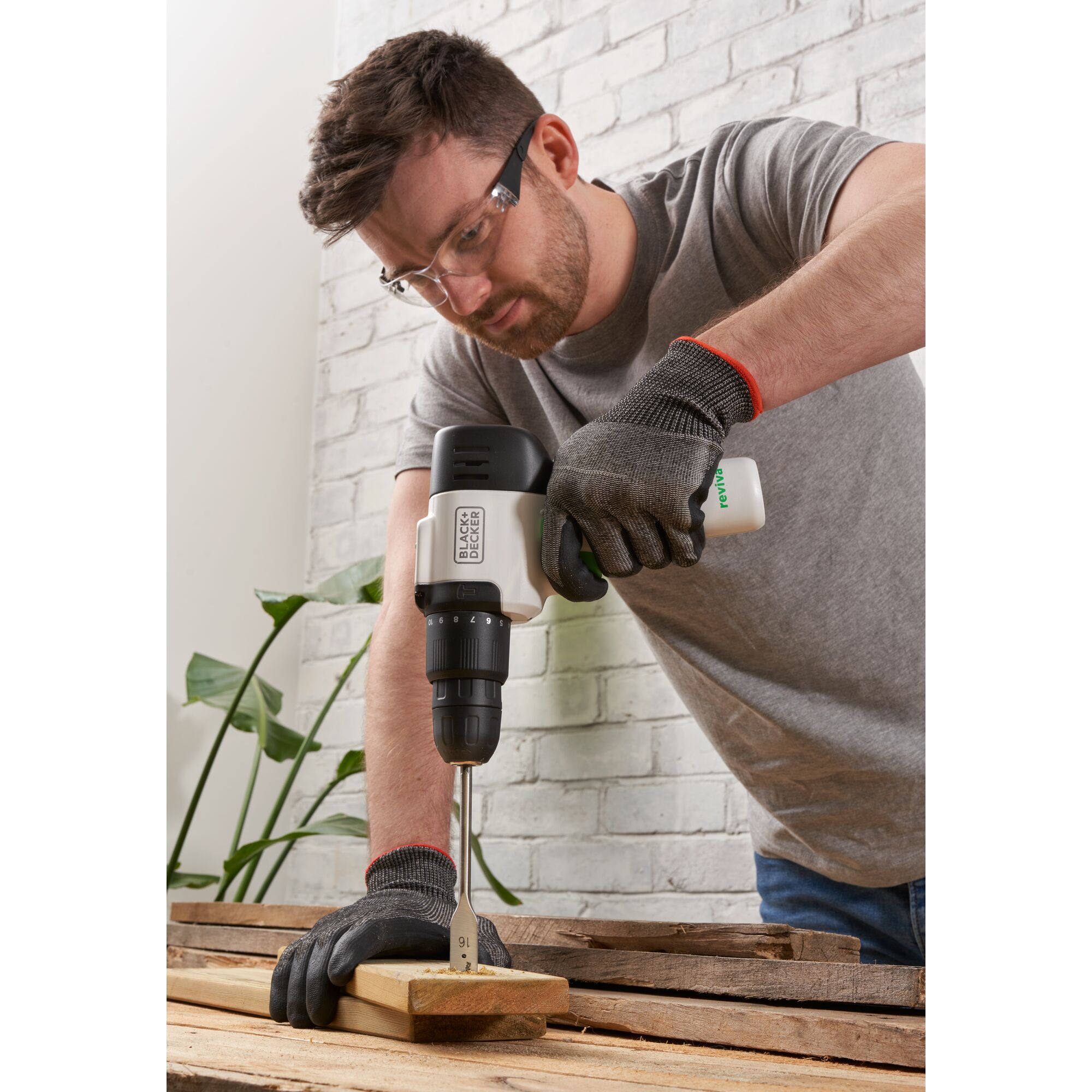 Black and decker drill 12v deals